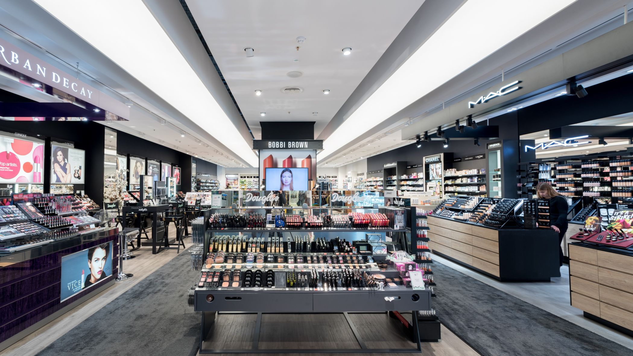 DOUGLAS-PREKYBOS CENTRAS AKROPOLIS-VILNIUS 2016