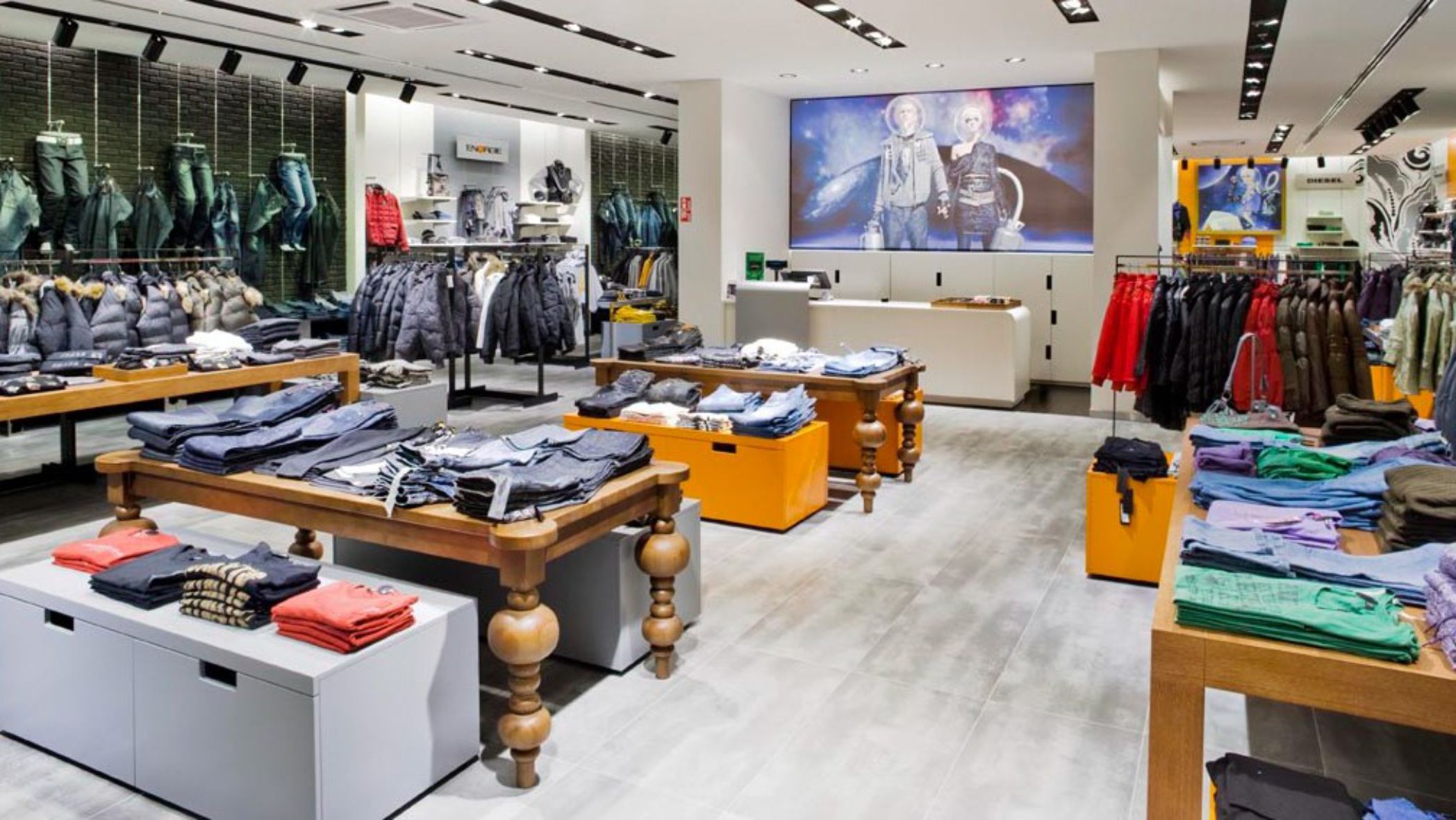 APRANGOS GALERIJA-PREKYBOS CENTRAS  PANORAMA-VILNIUS 2008